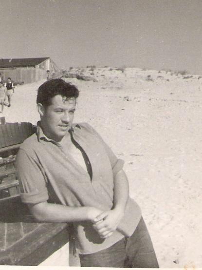 דן בן אמוץ - בשדות-ים 1946