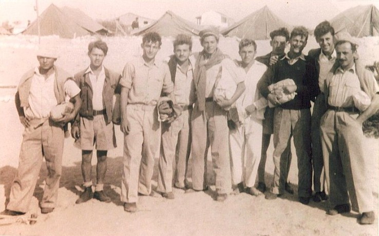 אנשי הפלי''ם לקראת היציאה לפוצץ את משטרת החוף בסידני עלי